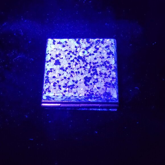 Vintage Speckled Confetti Brass & Lucite Pocket Picture Frame Brass Interior - Picture 3 of 11